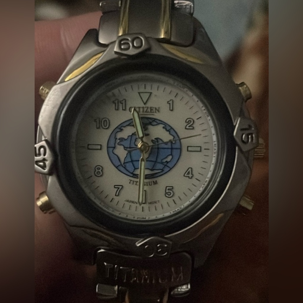 Preowned Vintage Antique Citizen Titanium Quartz With Invicta Original Box